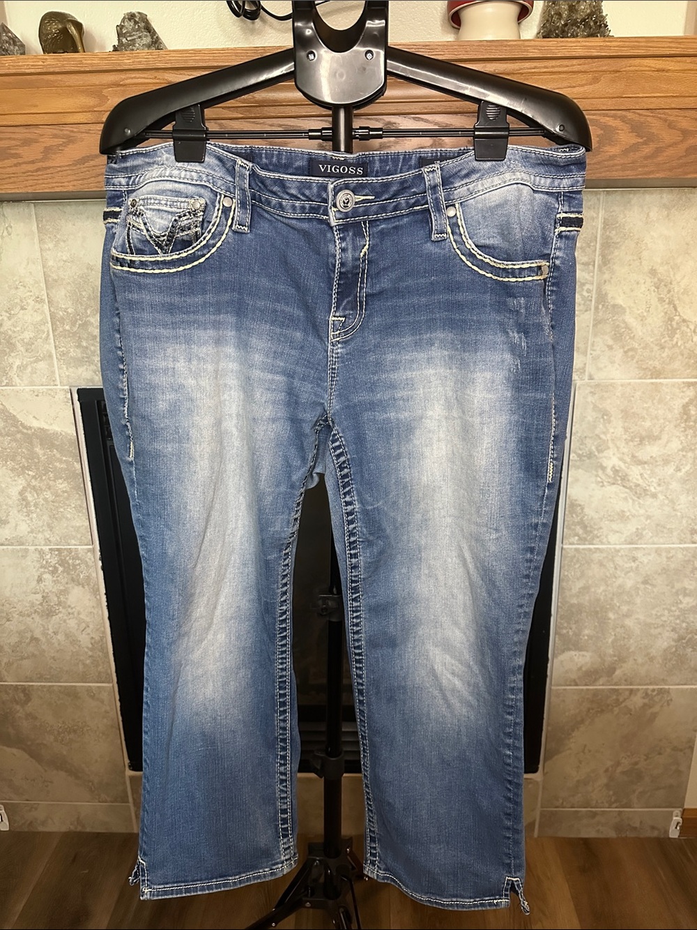 Vigoss Women’s Plus Size Cropped Jeans Medium Wash & Stitch Embellished Pockets